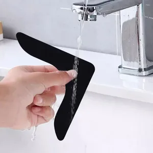 Banyo Paspasları 4/8 PCS kaymaz halı tutucular Yeniden kullanılabilir yapışkan kanca döngü bandı Kolay parke zeminler/fayans/paspaslar için anti -mat pedleri çıkarabilir