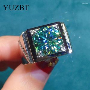Pierścienie klastra Yuzbt Men's Trendy 18K Białe złoto Plane 5 Doskonałe cięcie diamentu Pokrej Blue Green Moissanite Pierścień Wedding Biżuteria