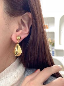 Stud French Fashion Minimalist Metal Water Drop Earrings for Womens Daily Light Luxury All-Match Charm Jewelry Q240402