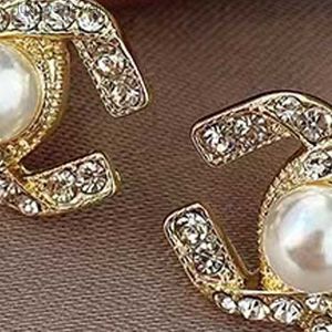 2025 Designer Channel Ohrringe Pearl Diamond Drop Gold Ohrringe für Frauenmodemarke Nicht verblassen silberne Hochzeitsohren
