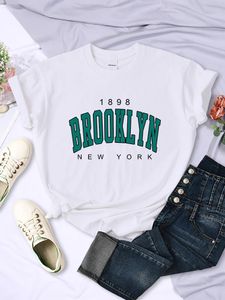 1898 Brooklyn York Print Women Krótkie rękawie mody mody swobodne koszulki All-Math Crewneck oddychające odzież 240329
