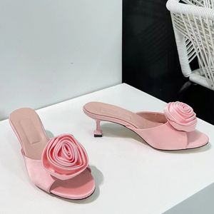 Peep-Toe-Hausschuhe für Damen mit Kätzchenabsatz, neu eingetroffen, schönes Blumendekor, Sommer-Damenkleid für Partys, hochwertige Seide mit Echtledersohle, Designer-Hausschuhe