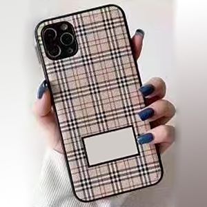 iPhone 15 Pro Max Designer Phone Case for Apple 14 13 12 Mini 11 XR XS 8 Plus Luxury PU 가죽 플로럴 바둑판 인쇄 전신 뒤 덮개 공동 펀더 보드 B1