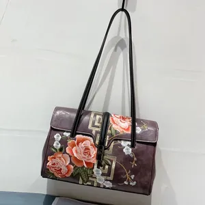 Bagform Form kinesisk stil kvinnor 2024 handgjorda broderade eleganta handväska mångsidiga blommor stora kapacitet axelväskor