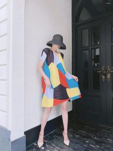 Festklänningar som säljer Miyake Kort ärm O-Neck Fold Dress Fashion Geometric Contrast Print Big Swing In Stock