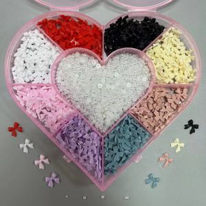 900PCS Daily Bow Knot Gloss AB Buntes Rosa Lila Harz Nail Art Dekoration Zubehör Charm 3D 1111MM Band Perlen Mix Edelstein 240328