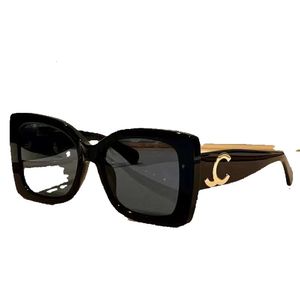 Designer Man Women Rectangle Sunglasses Unisex Designer Goggle Beach Sun Glasses Retro Frame Design UV400 with Box Very Good