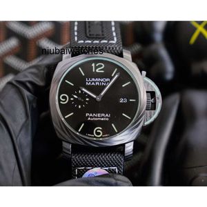 Titta på Designer Wristatch för modemekaniska klockor Automatisk rörelse Sapphire Mirror 47mm Rubber Watchband Sport