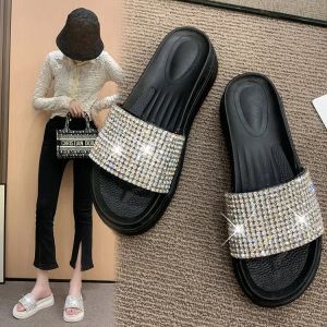 Sandały 2023 Summer Kobiety moda kryształowe kapcie bez poślizgu grube dolne slajdy kobiet lśniących platformów krążkowych sandały żeńskie