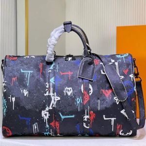 Borsa da viaggio da uomo in vera pelle Borse da spalla da donna per uomo Borsa da viaggio unisex di alta qualità Borsa da viaggio grande stampata con lettera Graffiti