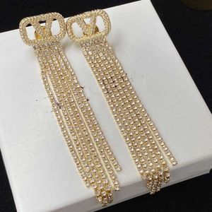 2023 örhängen designer kvinnor guld dubbel v-formade smycken klassisk bröllopspresent för nygifta