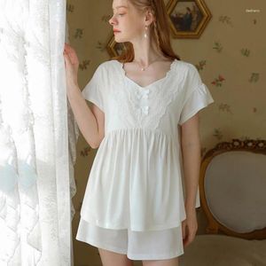 Hemkläder pyjamas uppsättningar för kvinnors vit bomullskvinnor peignoir shorts pajama sommar 2024 v halsbroderi blomma sömnkläder fg559