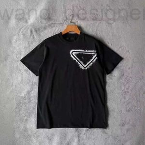 Mäns T-shirts Designer High Version Spring/Summer New Chest Inverted Triangle Type Pocket Pocket Decoration Loose and Correct Fashion Märke Kortärmad T-shirt AIUE