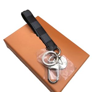 Luxus -Designer Keychain Fashion Car Schlüsselbund handgefertigte Lederbriefschlüssel mit exquisiter Geschenkbox ausgestattet