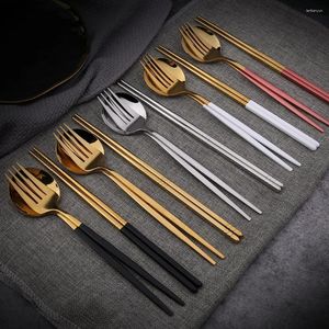 Flatvaruuppsättningar tredelade Set Student Portable Travel Golden Stainless Steel Spoon Chopsticks Two-Piece