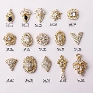 5PCSLOT 3D Luxury Flower Oval Oval Round Pendant Zircon Nail Art Gold Metalマニキュアネイルアクセサリーネイル装飾チャーム240328