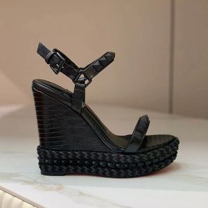 Piattaforma a cuneo sandali hardware fibbia decorazione di decorazioni tacchi cinghia caviglia rivelando scarpe elementi di punta di piedi designer di lusso da donna scarpe da sera