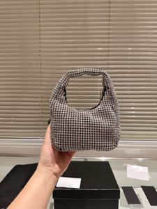 Fashionable and trendy handbag classic design designer bag luxurious material sparkling leather casual and versatile shoulder bag top grade goddess bag