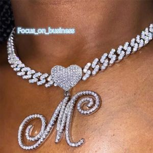 WG1606 Biżuteria hip-hopowa A-Z Kursive List Serce Wisiant Out Out Początkowy cyrkon Cuban Link Chain Diamond Crytal Naszyjnik