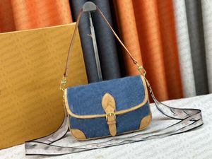 Designväska denim handväska för kvinnor baguette diane väska axelpåsar totes prägling handväska tygväska messenger kvinnors crossbody väska