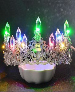 Romantyczne kobiety Blue Light Tiara King Crown Rhinestone Crystal Luminous Tiaras Wedding Party Bridal Hair Akcesoria Głowa Tiaras6308781