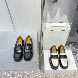 Loafer mit dicken Sohlen für Damen im Jahr 2024, neue echte kleine Lederschuhe im britischen Stil, Farbabstimmung für Frühling und Herbst, Trend zu einbeinigen Einzelschuhen