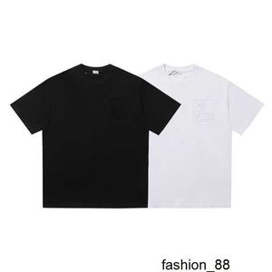 Designer korrekt version av Lo Yiwei 23SS Springsummer präglade män och kvinnors avslappnade lösa korta ärm t-shirt y06i