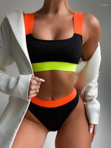 Damenbadebekleidung 2024 Sommer Patchwork Feste Farbnähte Bikinianzüge Damen Sexy Mode Bandeau Tops Enge Badehose mit hoher Taille Split