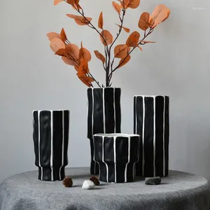 Vasen Europäische Schwarz -Weiß -gestreifte Keramik Vase Desktop Wohnzimmer Möbel Porzellanhandwerk Arbeitsplatte Home Dekoration