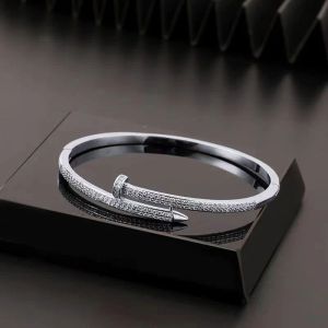 Bracelet Designer BracelHigh quality for your choiceet Luxury Designer Bracelets Alphabet Design Valentine Gift Noble And Elegant Women With box