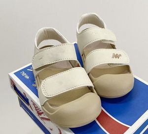 Sommer Kindersandalen Mädchen und Jungen Strand Sandalen neue Zehenschutz Stirnbandklettdüter nicht schlupftoser Sohle, atmungsaktive Kinderschuhe