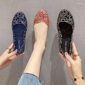 Casual Shoes 2024 Summer Ladies Shiny Crystal Fashion Hollow Breattable Dance Jelly Kvinnor Flat Soft Sole Hole Beach