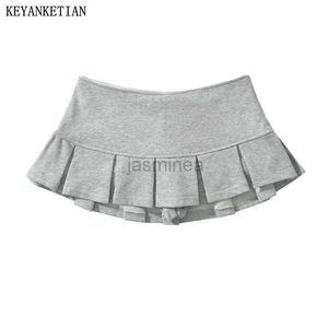 Urban Sexy Dresses Keyanketian New Womens Terry Fabric Low midja Y2K Mini kjol Bred Pleat Decoration ljus grå flounce a linje skort het söt 2443