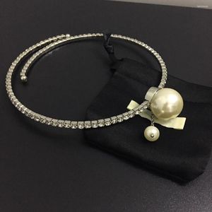Подвесные ожерелья модная инкрустированная хрустальная жемчужная шея в форме сердца для женщин с хокером простые аксессуары с открытым вырезом ожерелья