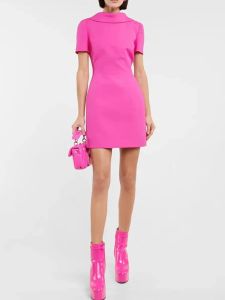 2023 Ny kvinnors klänning Fashion Pink Short Dress Open Back V-formad Bow Front Short Sleeve Sweet Fashion Hollow Midje Women Dress