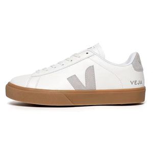 små vita skor franska par avslappnad låg topp plattskor kvinnor med andningsbara v skor män avslappnade sneakers med broderade designer casual skor c4