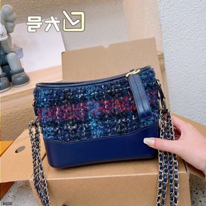 Designer Woolen axelväska stor kapacitet Tygväska ull crossbody väska kvinnor lyxig vandrande väska metall kedja väska vatten hinkväska djup blu