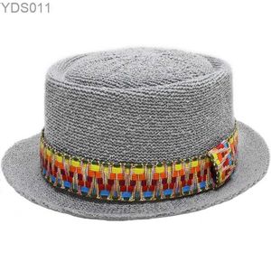 Breda brimhattar Bucket Luckylianji Porkpie Womens Unisex Polyester Round Top Flat Hat Sun Beach Jazz Pork Pie Vintage Woven Band (56-58cm) YQ240403