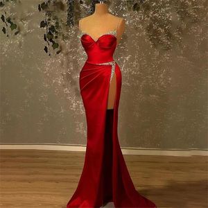 Festklänningar spaghetti rem special tillfälle röd charmig lång kväll älskling hals bröllopsklänning robes du soir