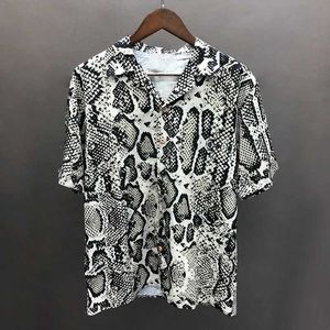 Camisetas masculinas 2023 Summer Camisa moda masculina camisa chinesa nova pele de cobra impressa com manga curta casual mass desgaste j240402