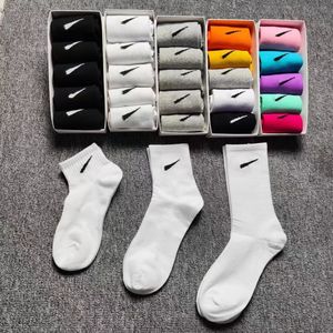 Mens Socks Women Cotton All-Match Solid Color Socks Tisters Classic Hook Ankle Breatble Black White Football Basketball Sport Stocking Luxury Sport Socks