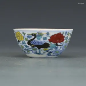 Canecas Chinesas Cores contrastantes de porcelana Ming Chenghua Pavão Copo de Design de 3,15 polegadas