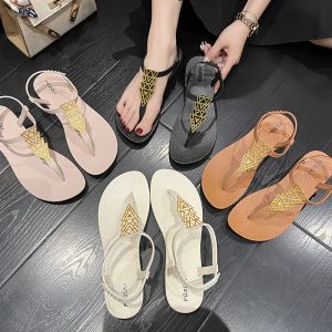 Lägenheter lägenheter skor kvinnor flip flops 2023 solid olors bohemisk stil platt sandaler för kvinnor sommar utomhus strandskor chaussure femme