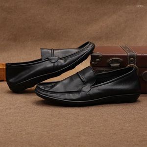 Casual Shoes 2024 Äkta läder Men italienska loafers Mockasins Slip på herrlägenheter som andas manlig körning