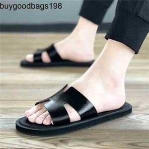 Izmiss tofflor Mens Slipper Summer Leather Flops Anti Semi Slip Flip Fashion Outdoor Sandals 2024 Ny koreansk trend Lil