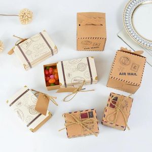 Opakowanie na prezenty 10PCS Kształt samolotu Kraft Paper Candy Box Creative Mini Suitcase Biscuit samolot na przyjęcie urodzinowe pudełka