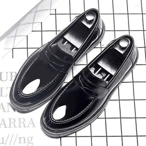 Casual skor japansk stil herr mode bröllop fest bär patent läder glid på lata sko svart plattform loafers gentleman skor