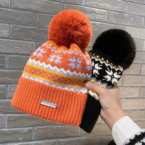 2023 Women Fleece Lined Knitted Pom Hats Thermal Snowfake Christmas Fur Bobble Beanie Hat for Woman Winter Skullies 240311