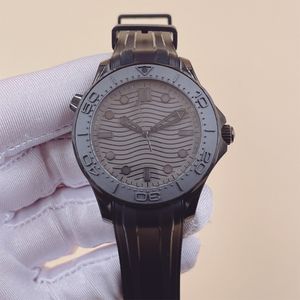 Mężczyźni Watch 41 mm Automatyczni mechaniczni mechaniczni mężczyźni na świeżym powietrzu Watch czarna tarcza z bransoletą ze stali nierdzewnej obrotowa rama przezroczystą obudowę Wodoodporną zegarek Sapphire