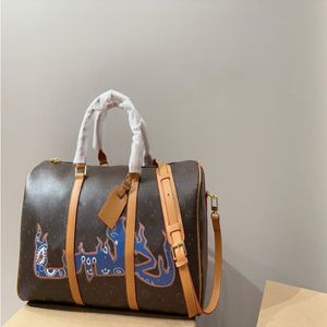 Duffle väska män kvinnor graffiti designer rese väskor läderhelgbagages kreativa blommor 45 cm den stora kapacitet på väskan bagage